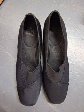 Faded Glory Black Slip-On Heeled Pumps